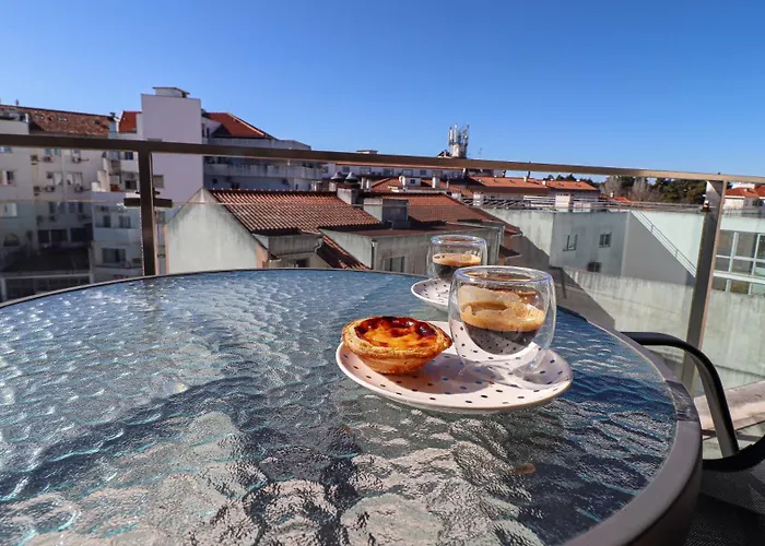 A 50 Metros Do Santuario De * Fátima